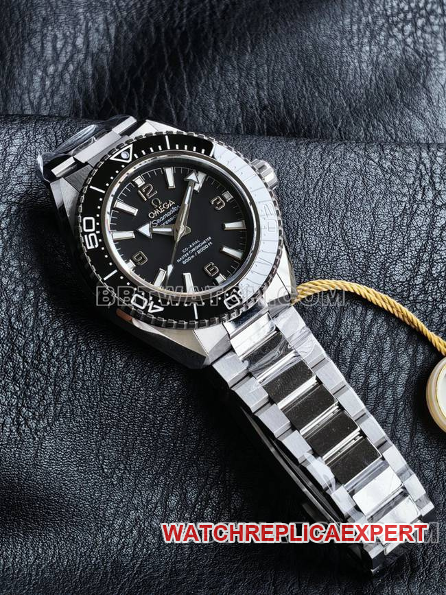 VS Factory optimal watch Seamaster 600m black dial black bezel steel braceletfront live photo