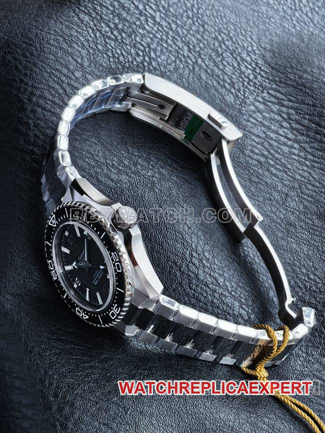 VS Factory optimal watch Seamaster 600m black dial black bezel steel braceletside live photo