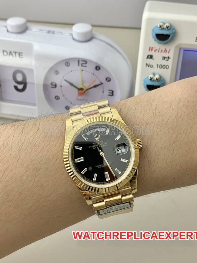 1:1replica watch QF factory RolexDay-Dateblack dialyellow gold2836movement40mm wearing live photos