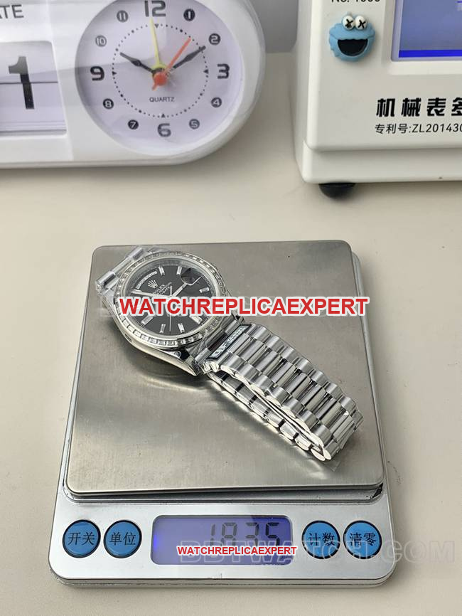QF factory 1:1replica watch Day-DateRolexblack dial square diamond bezel40mm weight live photos
