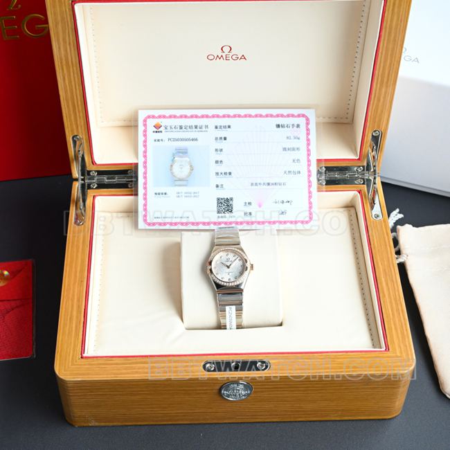 Omega Constellation watch, silver-white dial, 28mm, quartz, front actual photo