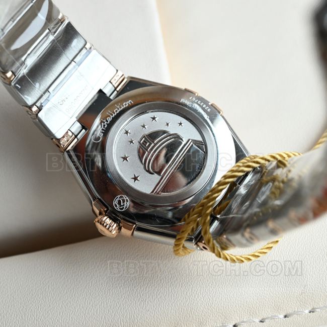 Watch: Omega Constellation, Silver-White Dial, 28 mm, Quartz—Actual Photos of the Back
