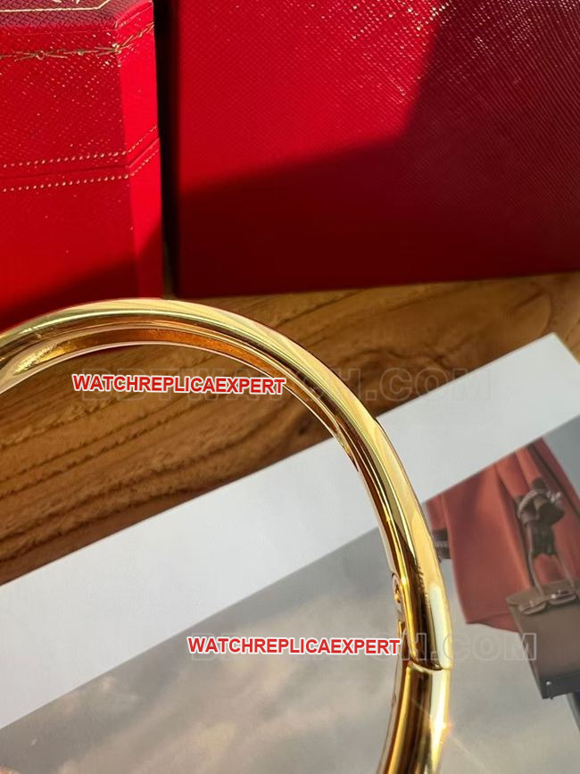 Real-Life Photos of the BBA Factory Cartier "Bathtub" Watch with Silver-White Dial, Gold Ring, and Quartz Strap