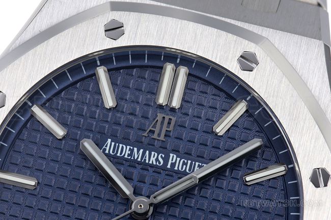 collectible watches ZF FactoryRoyal OakAudemars Piguetblue dial15500front live photo
