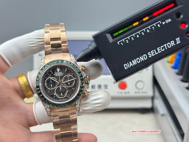 collectible watch RolexPPM factory Daytona hollow plate emerald diamond bezelfront live photo