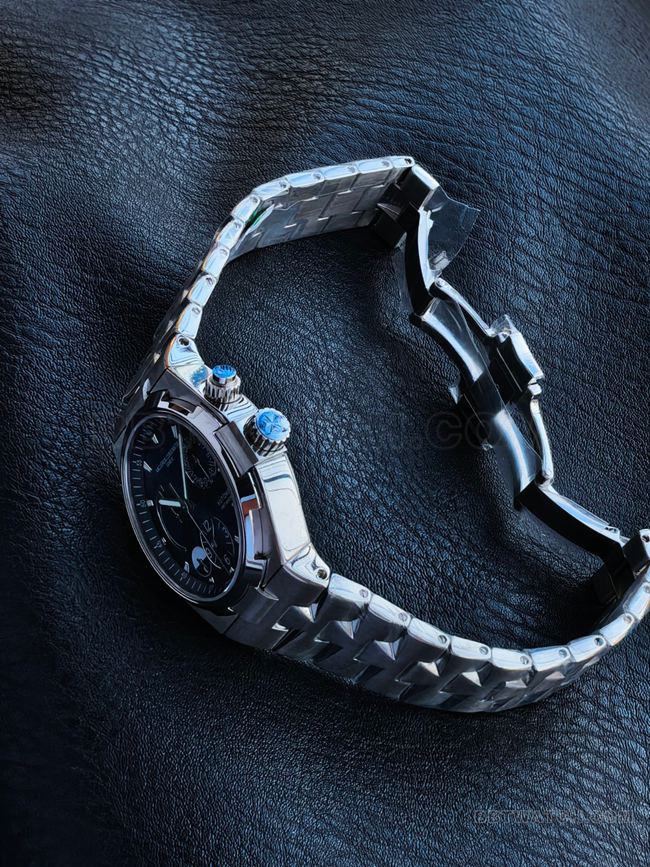 The collectible watch KR factory Vacheron Constantin travels all over the world blue dial47450side live photo