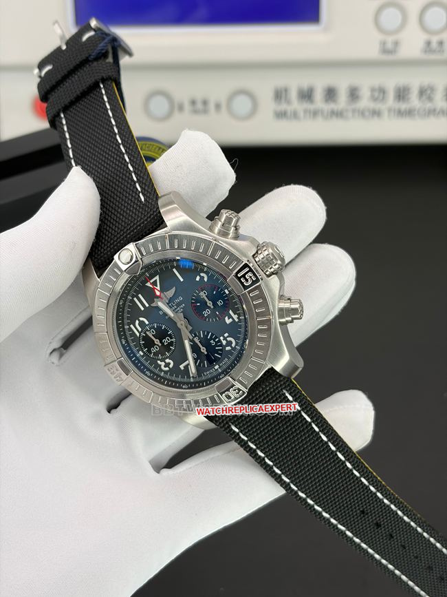 top-tier watch BLS factory Avenger Breitling gray plate chronographfront live photo