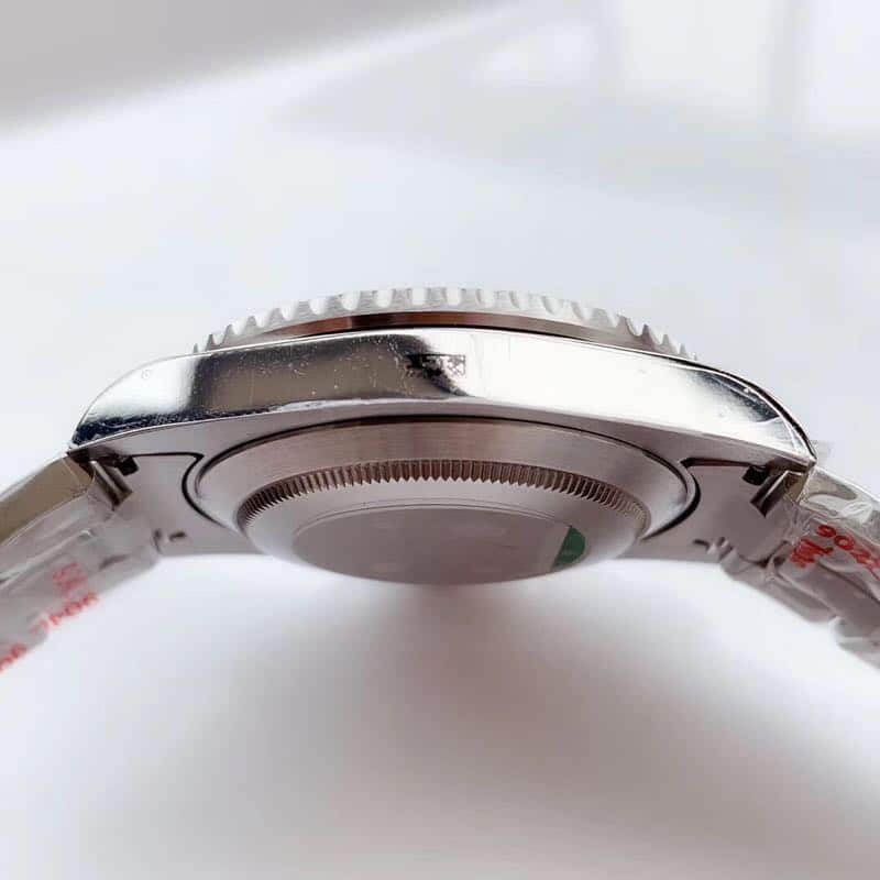 N-factory "Water Ghost" Rolex V10 arrived, fixed bezel fading, side view.