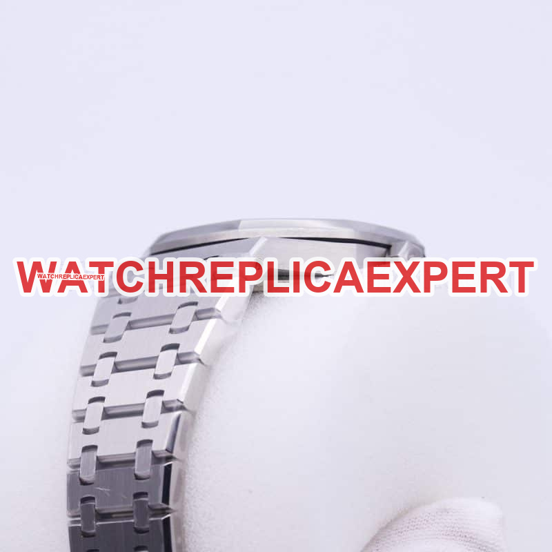 Audemars Piguet Royal Oak 15500 Review - The New Generation 15400's Tough Masculine Watch Strap Pictures