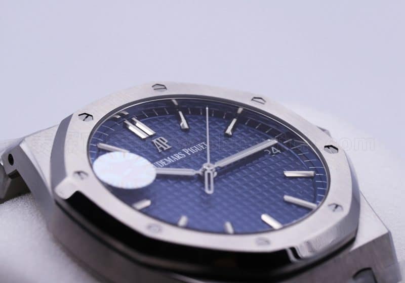 Audemars Piguet Royal Oak 15500 Review - New Generation 15400 Tough Guy Manly Vibe Watch Detail Pictures