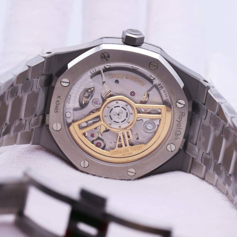 Audemars Piguet Royal Oak 15500 Review - The 15400's New Generation Tough Guy Masculine Movement Watch Image