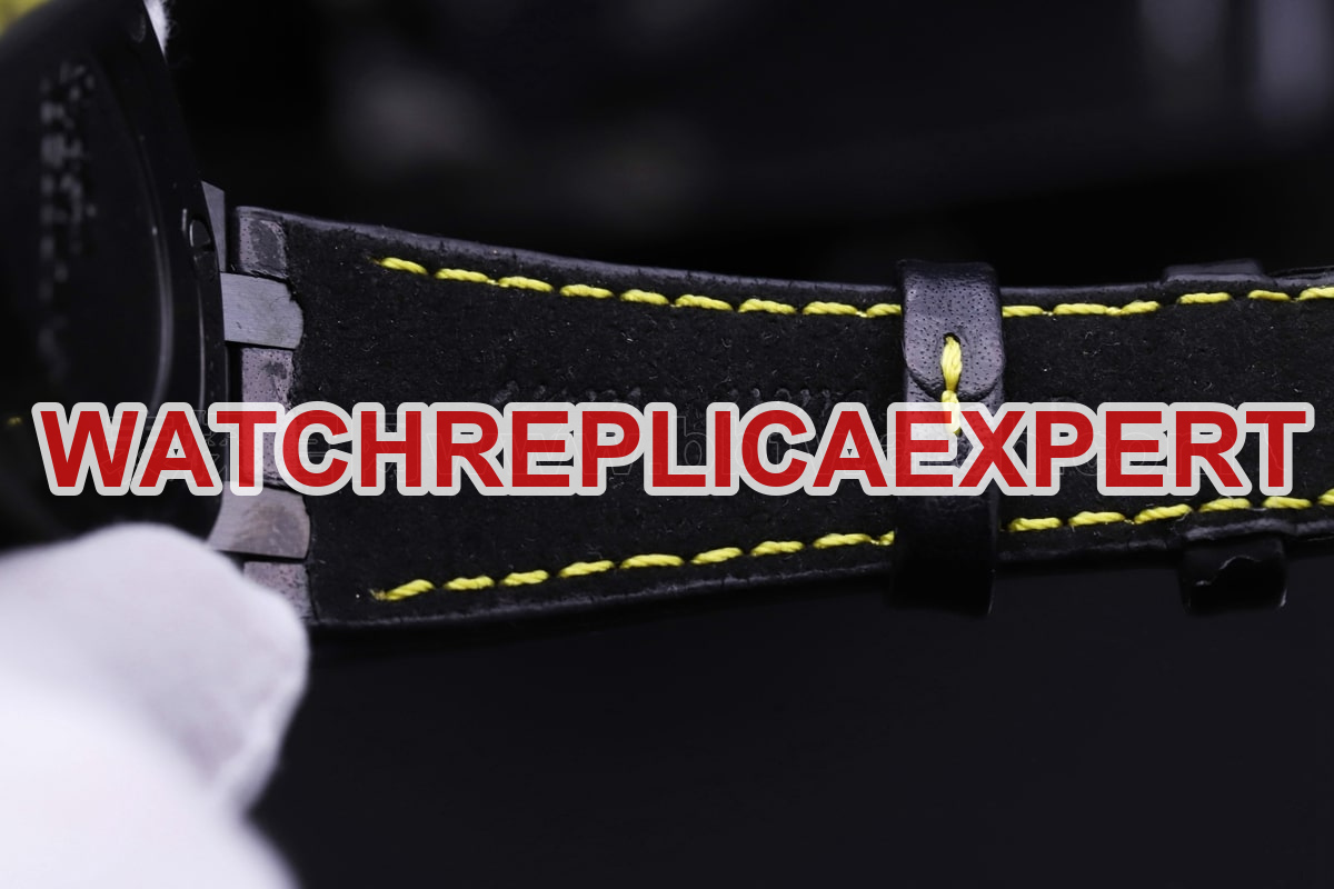 Audemars Piguet 26176FO Carbon Fiber 42mm Diameter 3126 Movement Men's Watch Review Strap Pictures