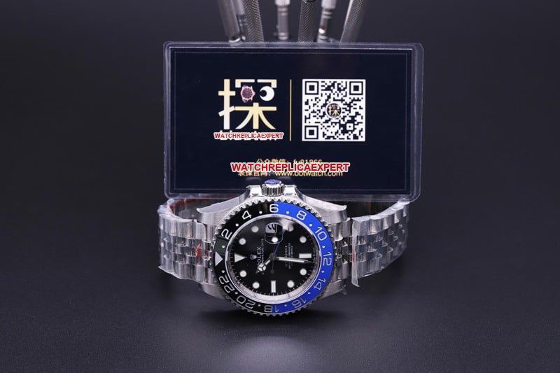 V9 FactoryRolexGMT-Master watch review Black and blue circle commemorative bracelet front view