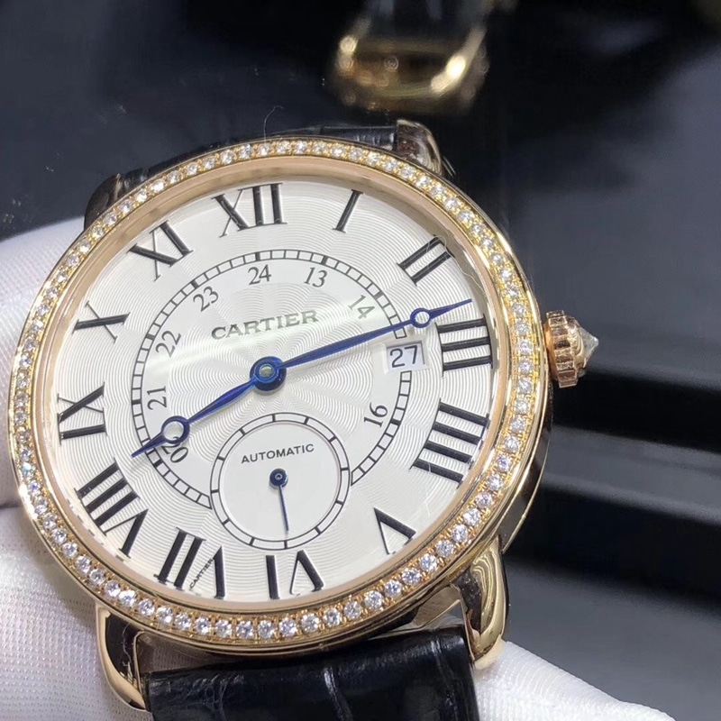Side view of Cartier London series 18K gold set with southern diamonds