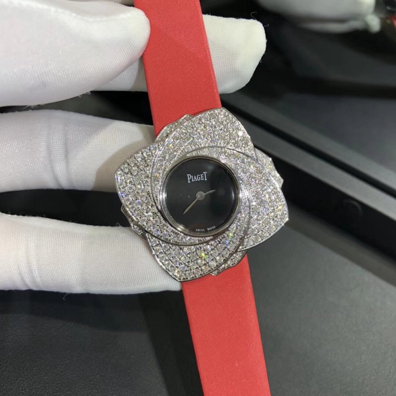 Piaget rose-shaped watch with rotatable petals diameter 37mm Swiss movement front view