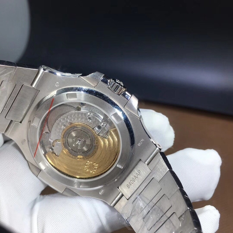 Real diamond replicaPatek PhilippeNautilus40mm full diamond movement picture