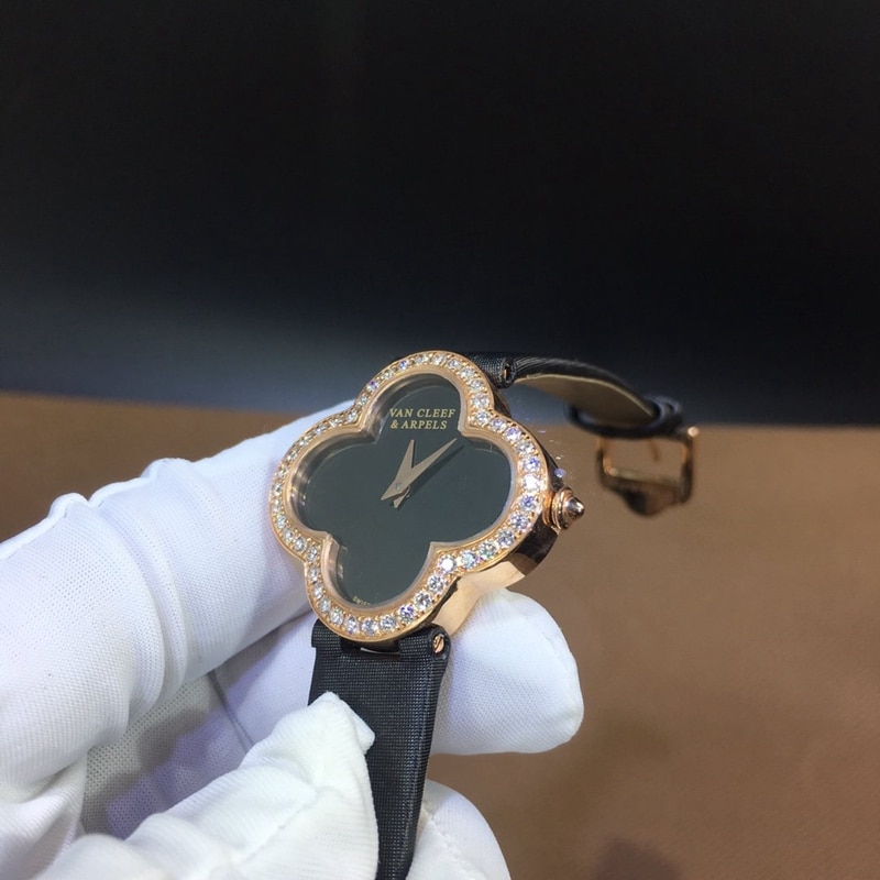 Van Cleef & Arpels four-leaf clover 30mm black onyx dialdetail shots