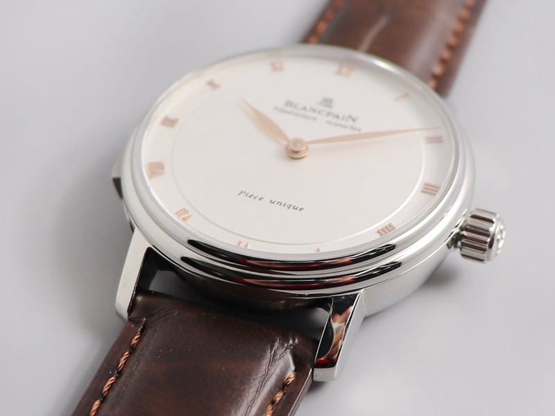 replicaBlancpain watch erotic classic gold Roman scale detail shots