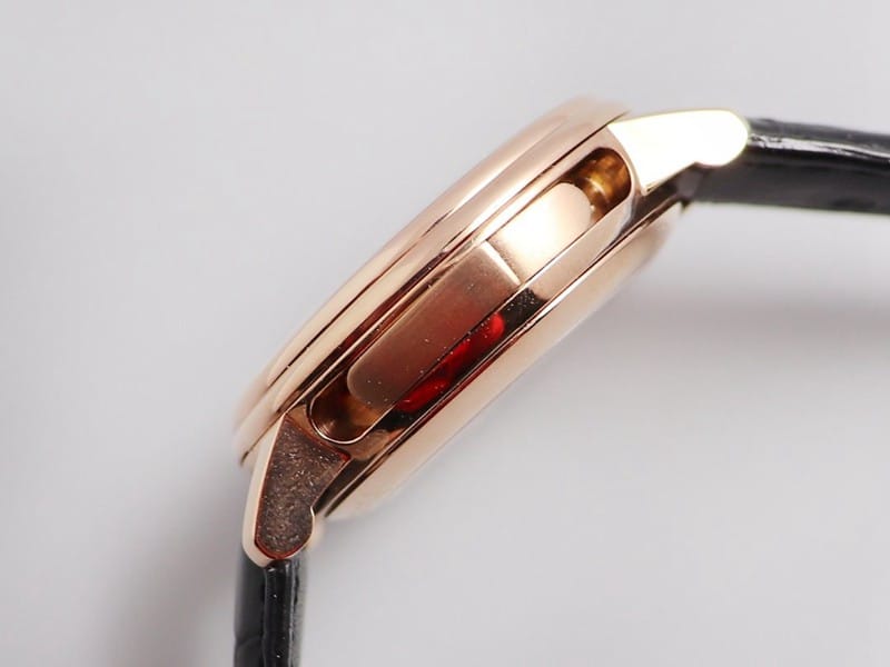 High-quality replicaBlancpain watch erotic classic rose gold Roman scale side view