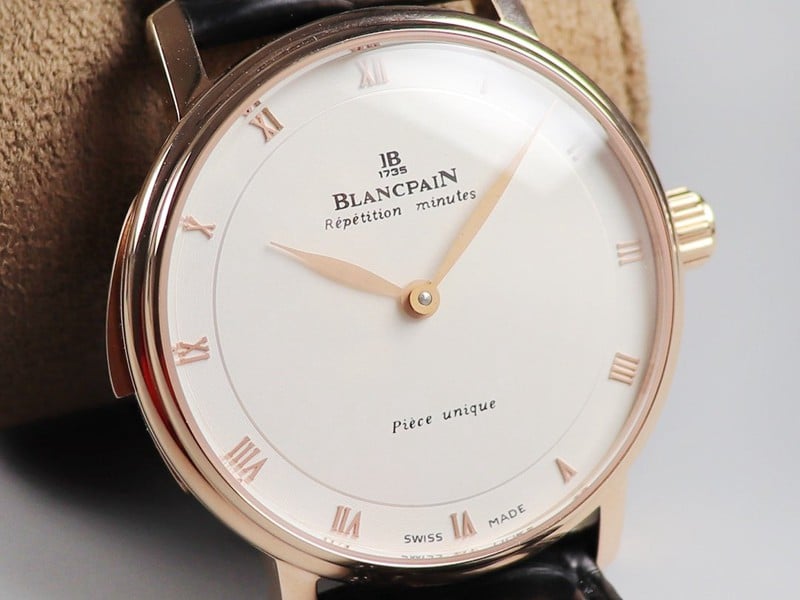 High-quality replicaBlancpain watch erotic classic rose gold Roman scale front view