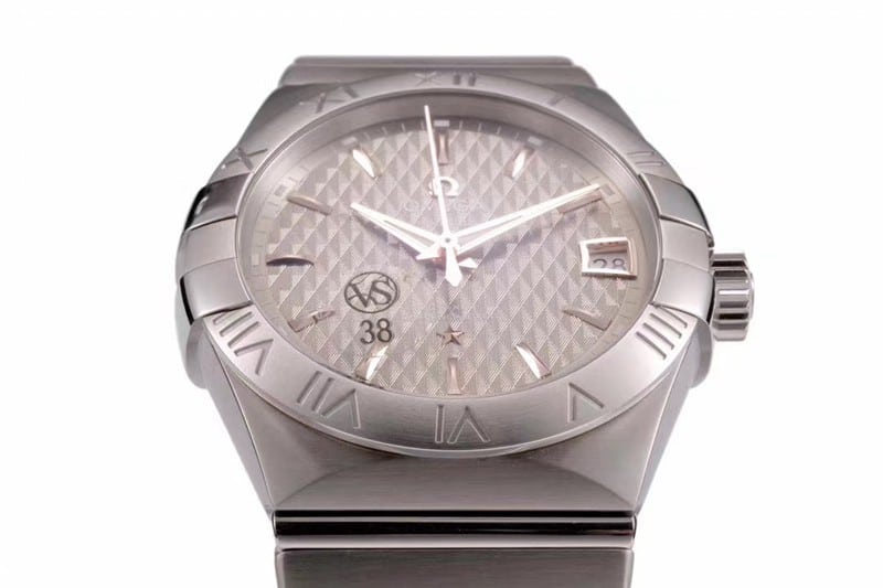 Omegareplica watch temperament vs. constellation temperament 8500 gray plate mechanical watch detail shots