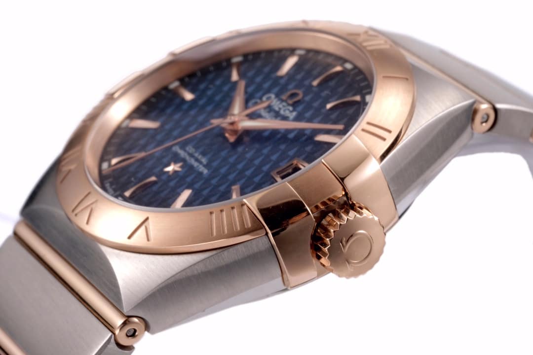 Omega1:1 vs constellation temperament blue dial8500 mechanical watch side view