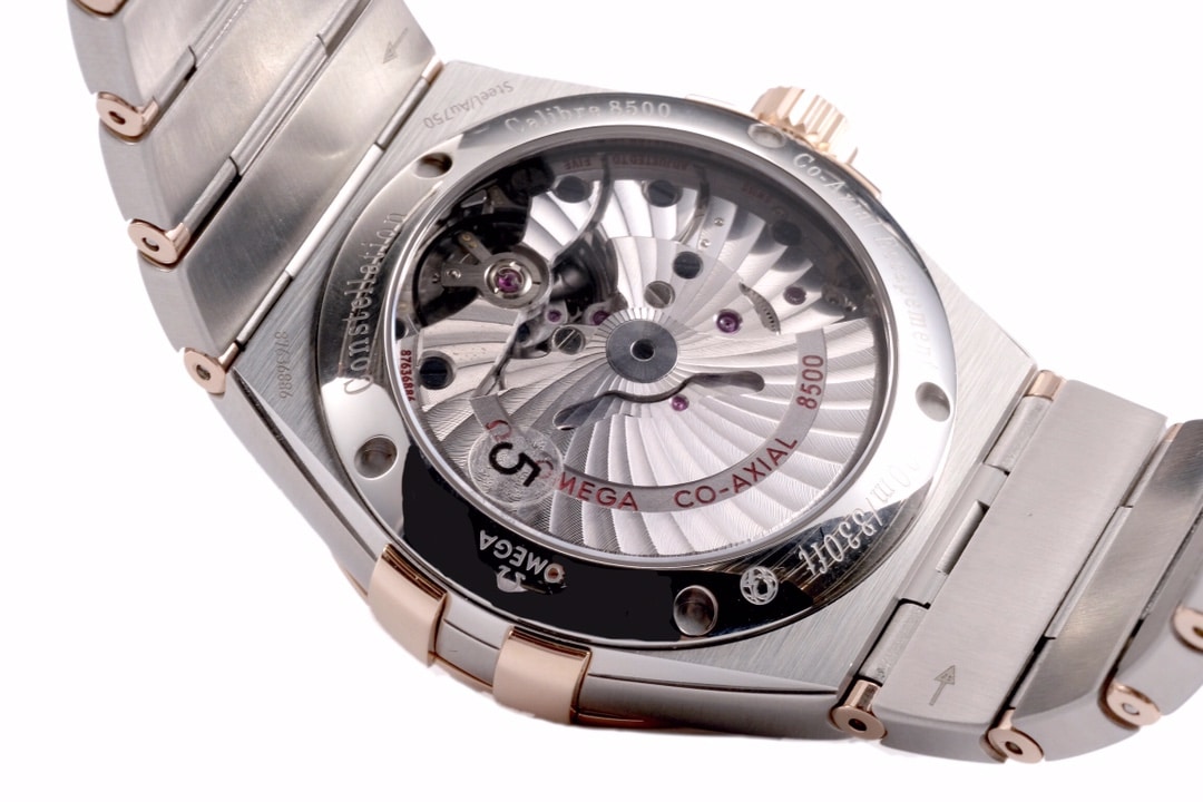 Omega1:1 vs constellation temperament blue dial8500 mechanical watch back view