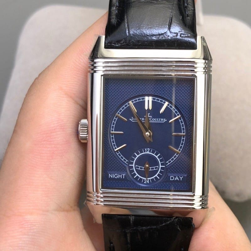 replicaJaeger-LeCoultre men's double-sided dual time zone flip watch is simple, elegant and gentle, front view