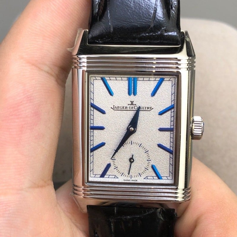 replicaJaeger-LeCoultre men's double-sided dual time zone flip watch is simple, elegant and gentle, front view