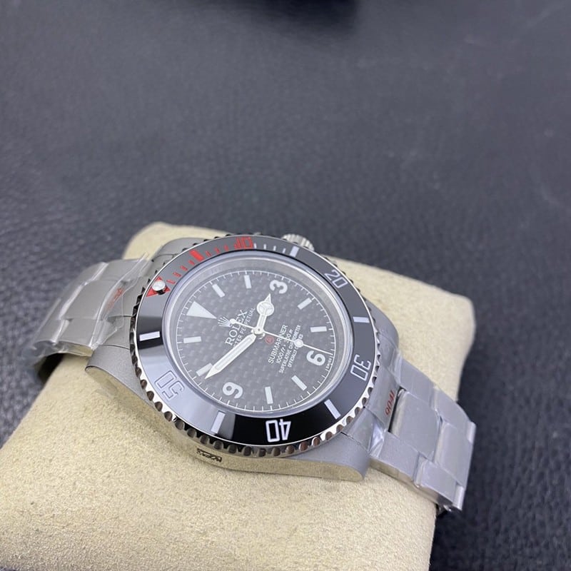 Super cloneRolex modified watch sandblasted shell carbon disk side view