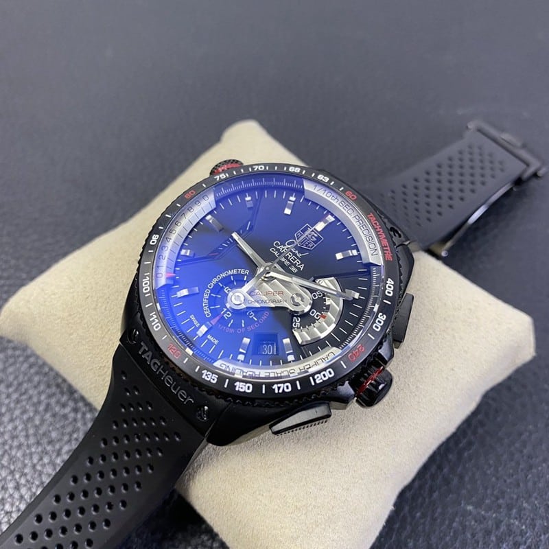 watch V6 TAG Heuer Carrera series racing model front view