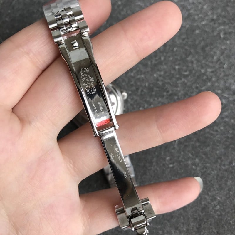 High-quality Rolex Datejust watch for women, 28mm, mechanical movement, 'tiger tooth' bezel, grey dial, buckle, photo