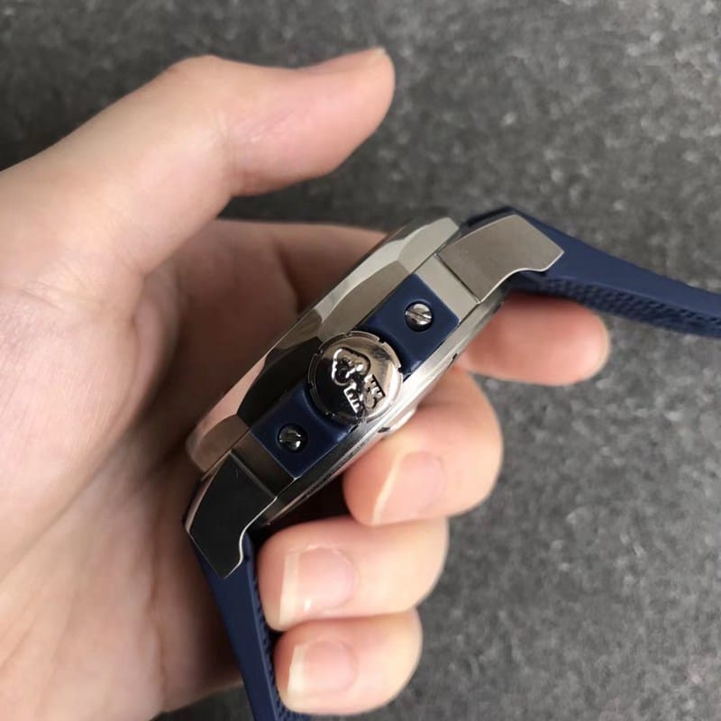Corum watch high-quality men's watch Admiral series large diameter tough guy style blue dial side view