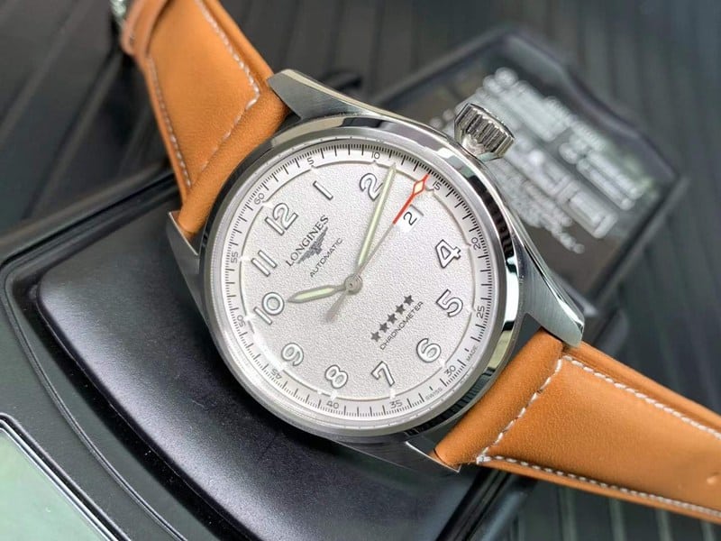 Longinesreplica watch pioneer series five-star admiral white dial mechanical watch front view