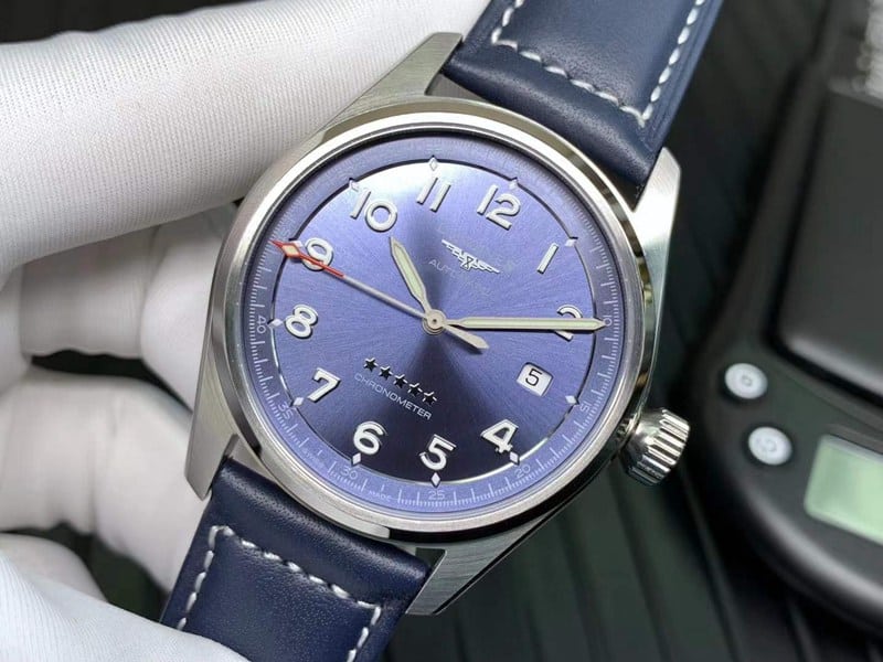 high-quality replicaLongines watch pioneer series five-star admiral blue dial mechanical watch front view