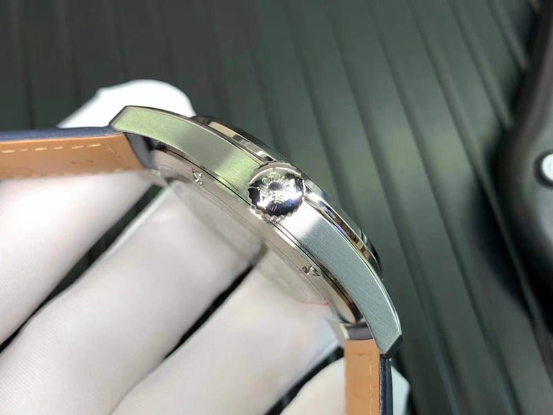 high-quality replicaLongines watch pioneer series five-star admiral blue dial mechanical watch side view