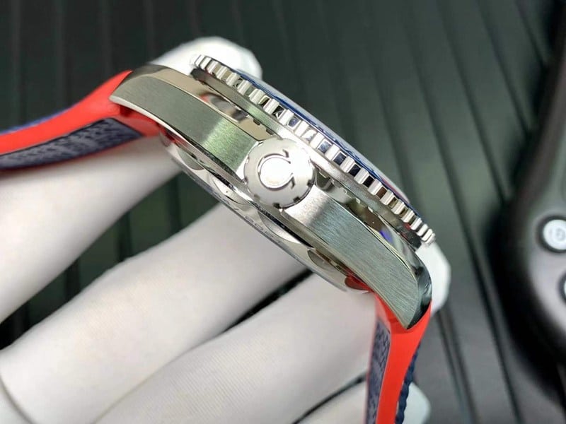VS FactoryOmegareplica watch 43.5mm new Seamaster 600m America's Cup side view