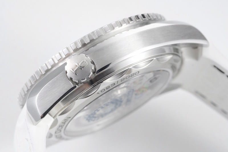 watch Omega ladies Seamaster series Ocean Universe 600m ceramic bezel39.5 diameter automatic movement watch side view