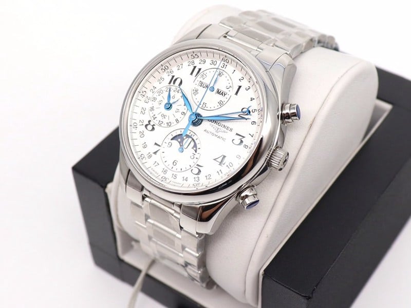 GL factory replicaLongines watch famous eight-pin moon phase7751white dialsteel bracelet front view