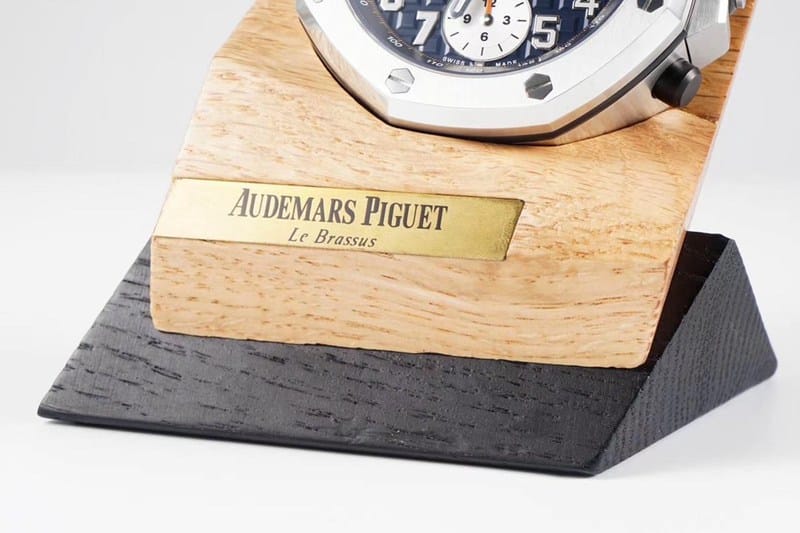 Audemars Piguet table clock replicaRoyal Oak offshore 26470 table clock ornament alarm clock detail shots