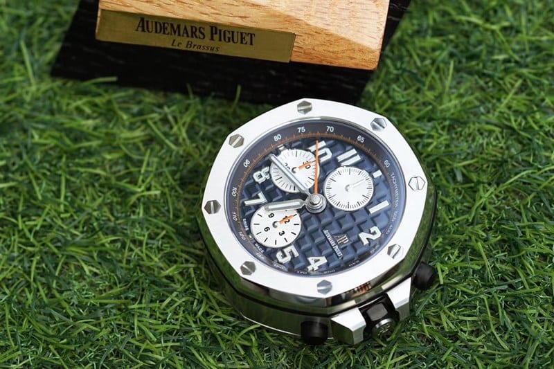 Audemars Piguet desk clock replicaRoyal Oak offshore 26470 desk clock ornament alarm clock front view