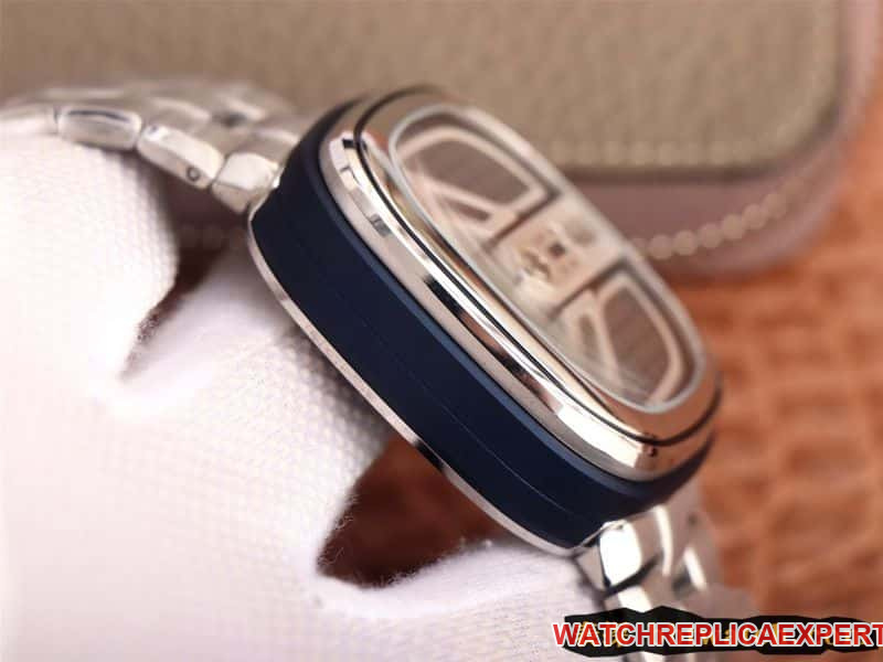 watch SEVENFRIDAY/seven day display five watch Swiss automatic movementmen's watchsteel bracelet large dialM1B/01M side view