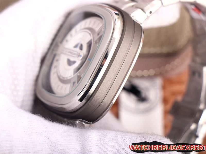 watch seven day display five SEVENFRIDAY/automatic movementmen's watch Swiss steel bracelet large dial white side view