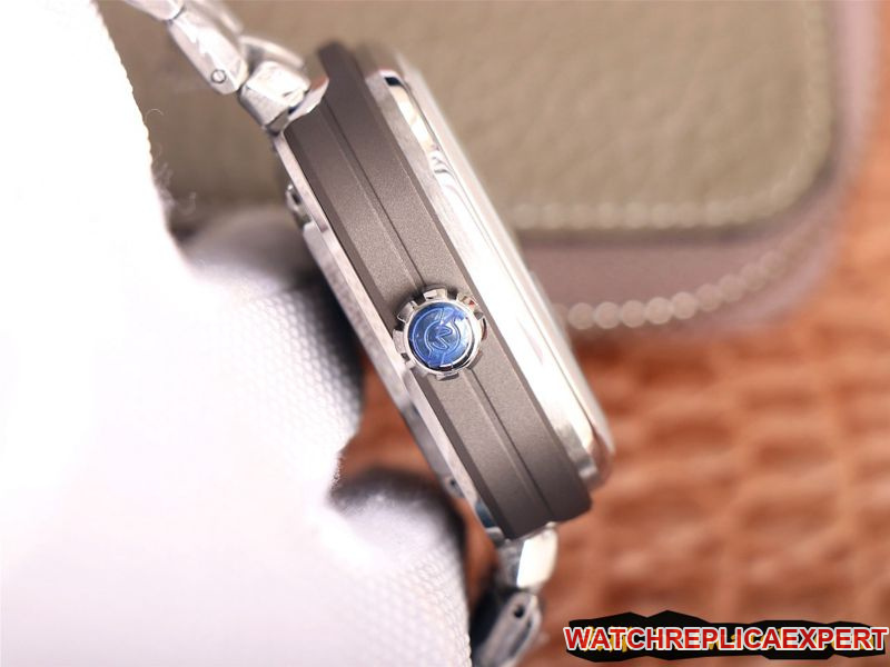 watch seven day display five SEVENFRIDAY/automatic movementmen's watch Swiss steel bracelet large dial white side view