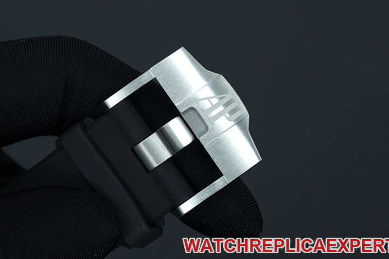Audemars Piguet15710Royal Oak offshore back see-through lume mechanical watch clasp picture