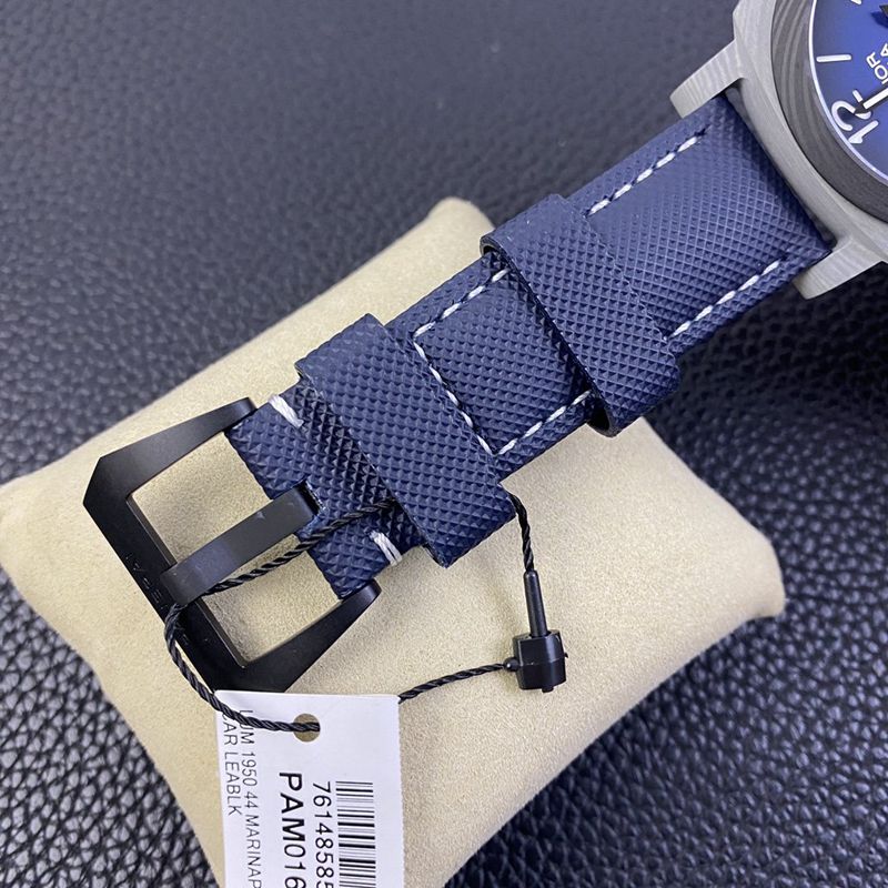 PaneraiPAM1663 latest carbon fiber material Fibratechreplica watch clasp picture