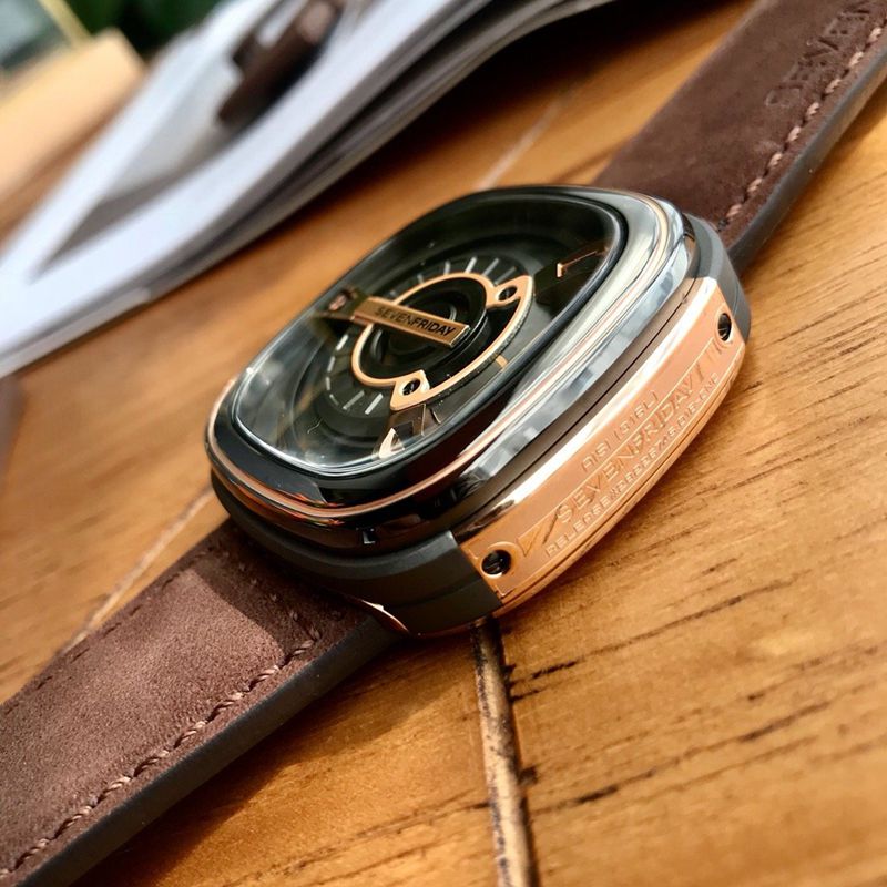 sevenday displayfive watchSevenfridayautomatic movementmen's watchside view