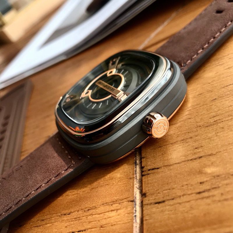 sevenday displayfive watchSevenfridayautomatic movementmen's watchside view