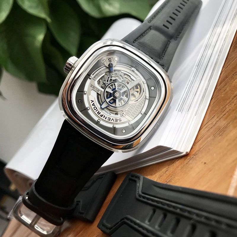 Seven day display five watch SEVENFIRDAYS1/01 full automatic movement watch front view