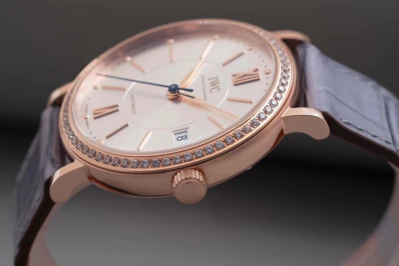 IWCreplica's masterpiece women's model Portofino is extremely elegant top-tierladies' watch side view